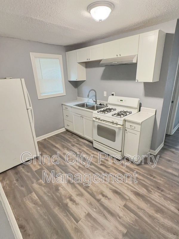 Photo - 3042 McAdoo Ave