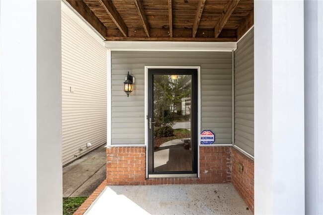 Photo - 663 Lakes Cir