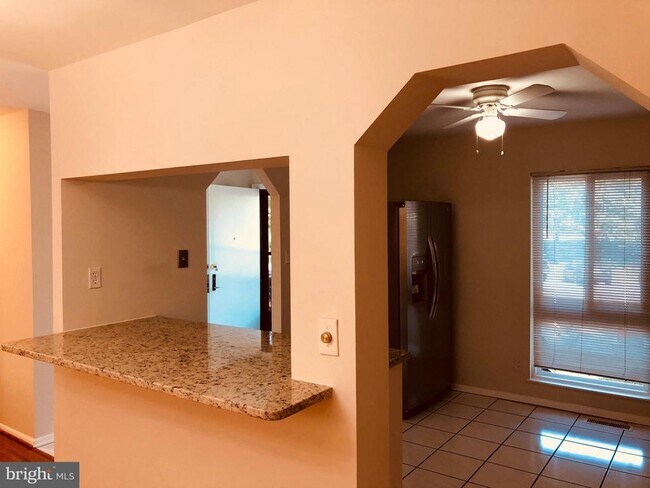 Photo - 6433 Rockshire St