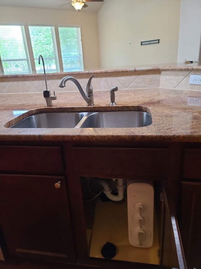 Photo - 218 Simmons Dr