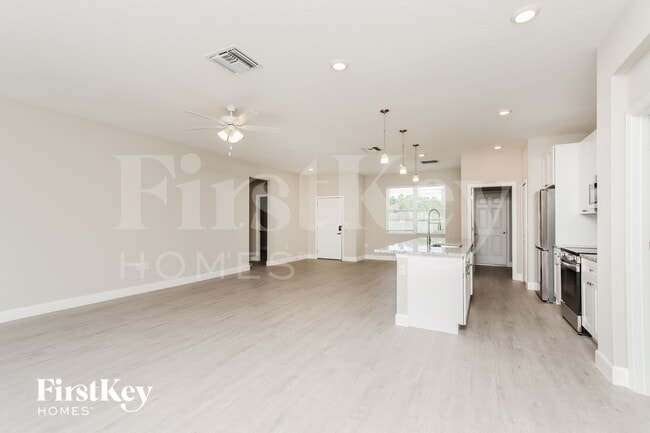 Photo - 755 Darby Ave SW