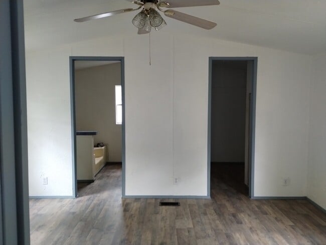 Photo - 209 S Avenue