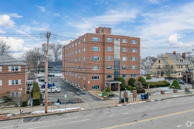 215 Massachusetts Ave - The Summit House