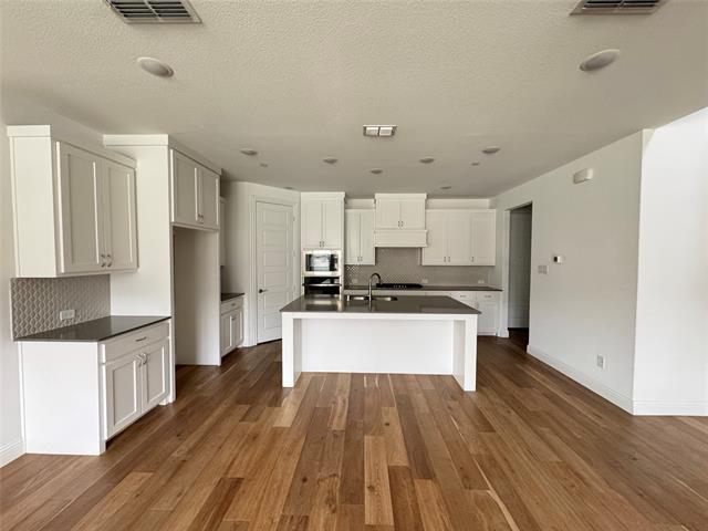 Photo - 1951 Sweetwater Ln