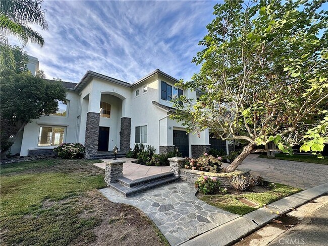 8 Danville Ln
