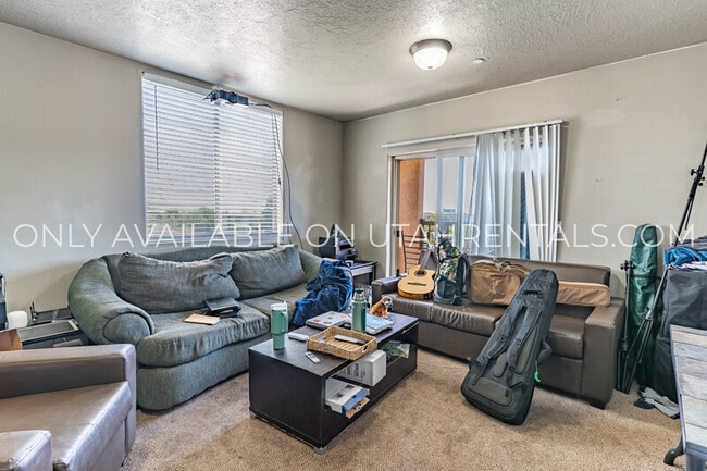 Photo - 838 E 700 N
