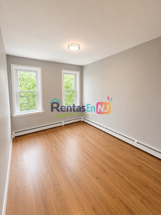 Building Photo - 331 E Jersey St Unit 3C
