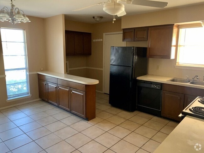Building Photo - Duplex *LEASING SPECIAL AVAILABLE* Rental