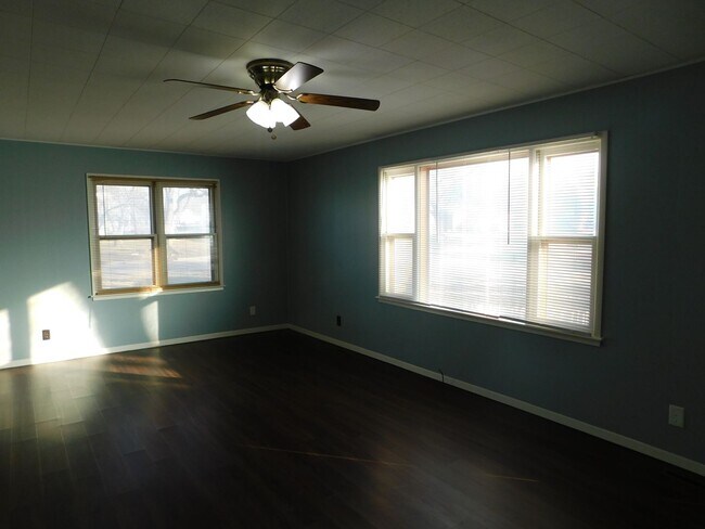 Photo - Spacious 3 bedroom & 1 bath