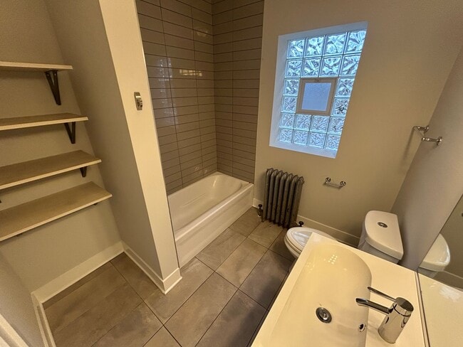 Photo - 2157 N Avers Ave Unit 2