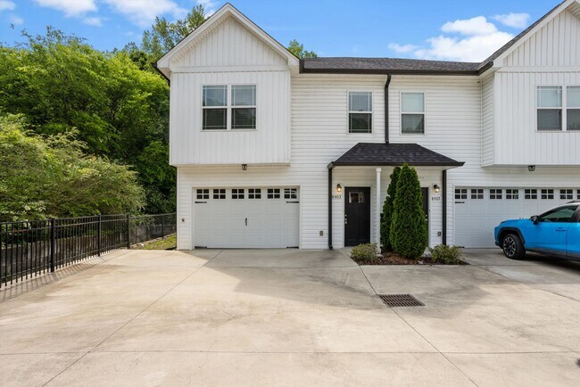 8403 Brookmoor Ln