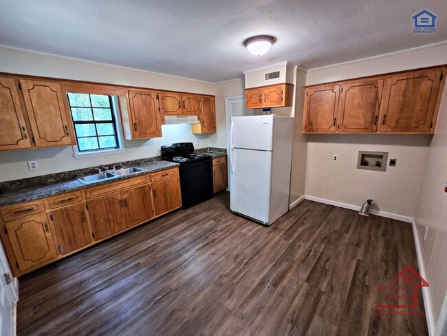 Photo - 307 C C Camp Rd
