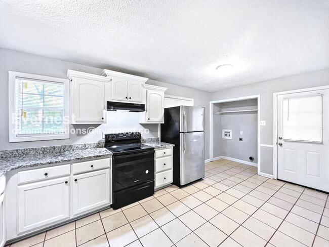 Photo - 8614 Bunker Hill Dr