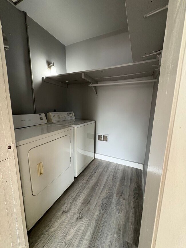 Photo - 213 S Warrington Ave Unidad #4 upper