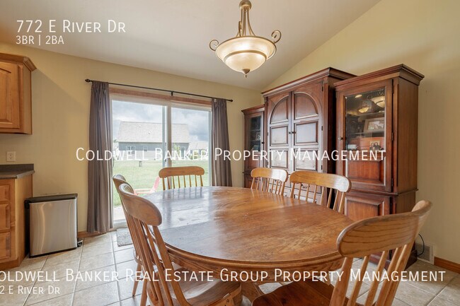 Photo - 772 E River Dr