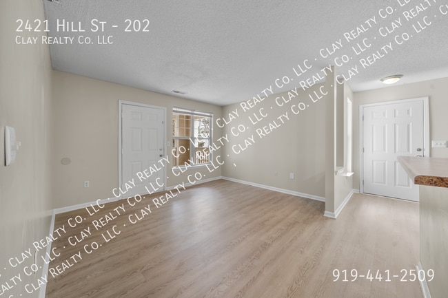 Building Photo - 2421 Hill St Unit 202