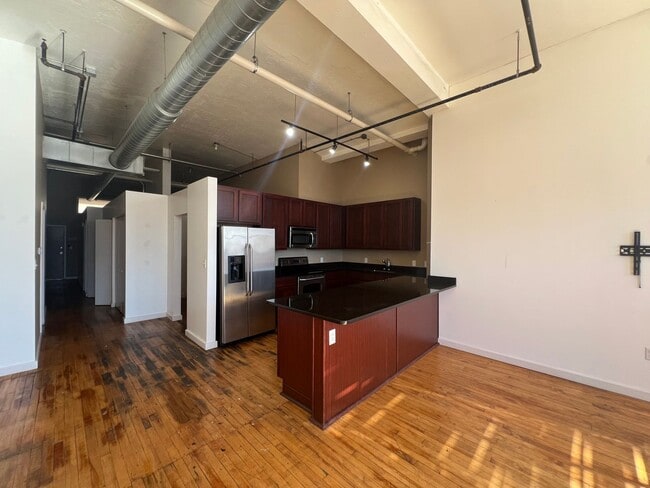 Photo - Large 1 Bedroom Loft with Balcony Available in Downtown St. Louis!