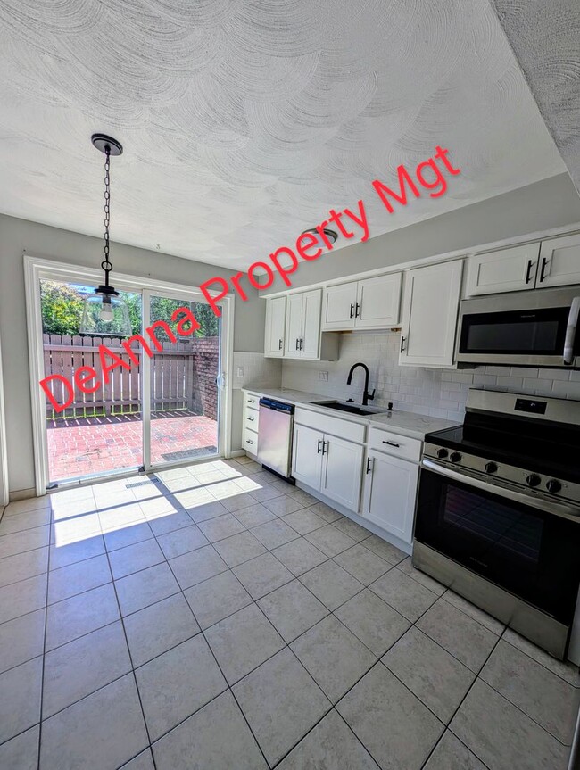 2581 Shakespeare Ln