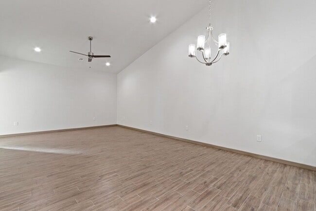 Photo - Newer Townhome, $400.00 off your first months rent!!!