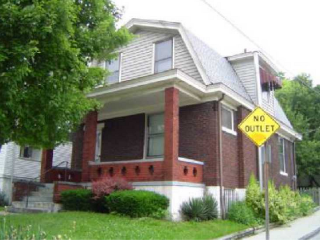 Front of House - 448 Warner St House