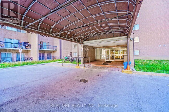 Photo - 165 Cherokee Blvd