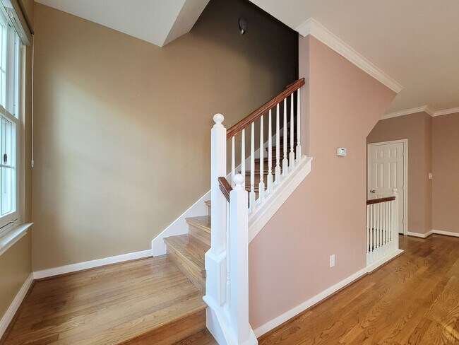 Photo - Great opportunity to lease a wonderful town home in the Montrose /Midtown location and within eas...