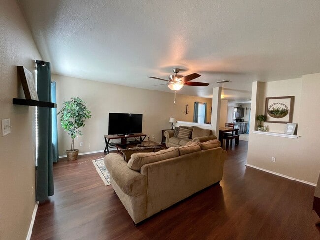 Photo - Convenient Northwest San Antonio Home Available for ASAP Move In!
