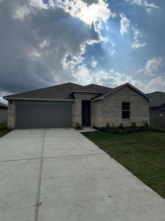 Photo - 103 Comal Dr
