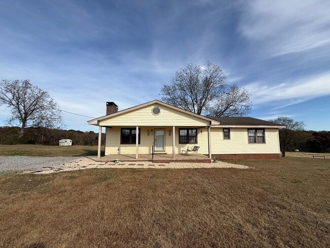 Building Photo - Charming Rural Home on 2+ Acres in Jackson...