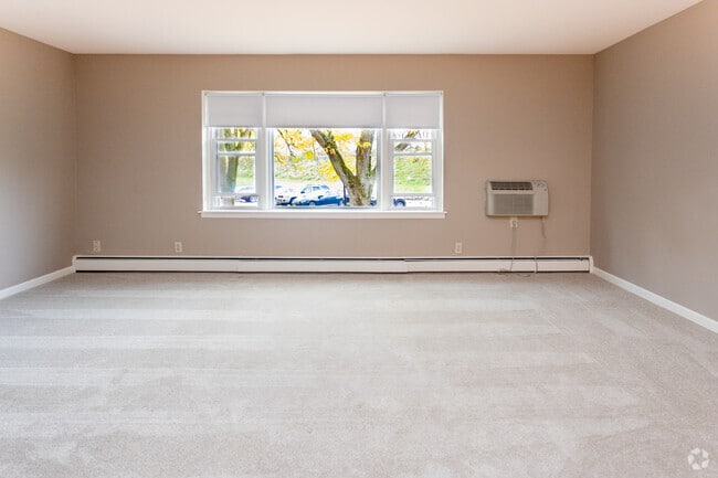 2BR, 1BA-874SF