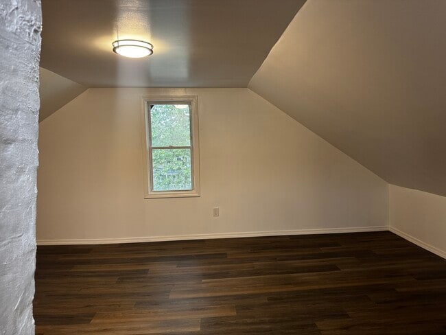 Building Photo - 222 Howard Ave Unit 2