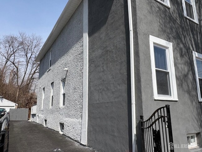 Building Photo - 456-458 Harrison St Unit 2