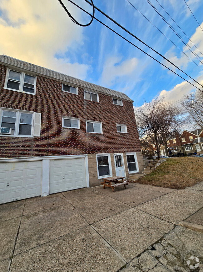 Building Photo - 4042 Bleigh Ave Unit 2nd floor Rental