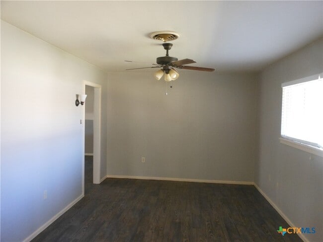 Photo - 1441 Robin Ln