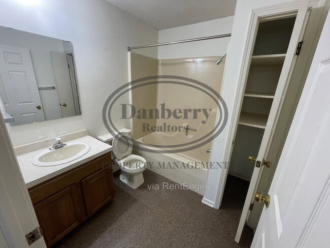Photo - 328 Olive St