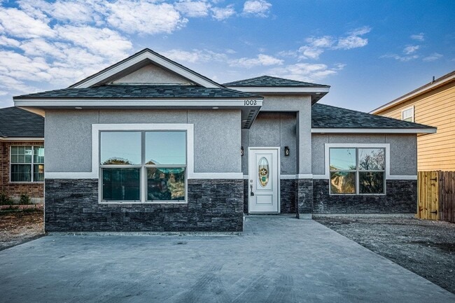 Building Photo - 1002 Tesoro Park Rental