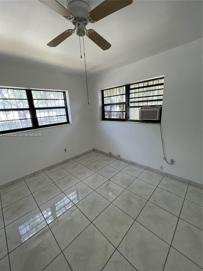 Photo - 505 NE 142nd St Unidad A