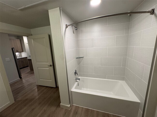 Building Photo - 6000 Jones Rd Unit 4202