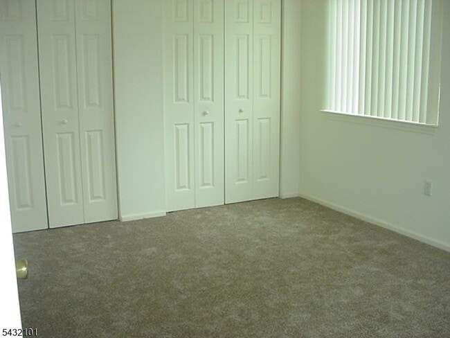 Photo - 165 Falcon Ridge Way N