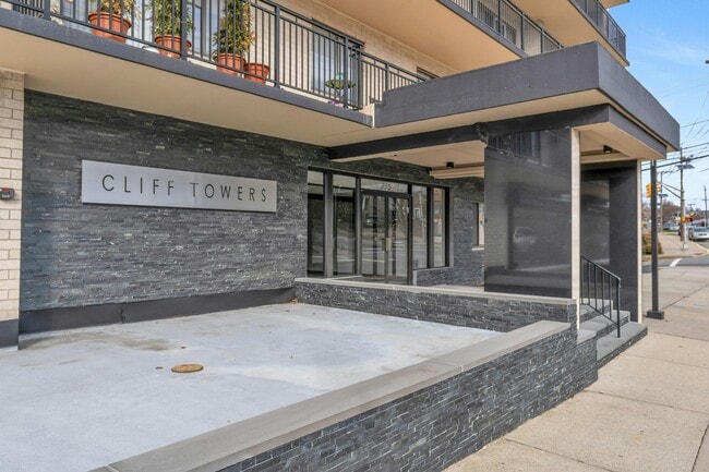 Building Photo - 233 12th St Unit 3H