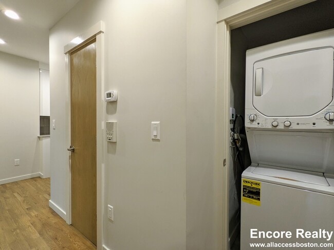 Photo - 2 Belvidere Plz Unidad 3