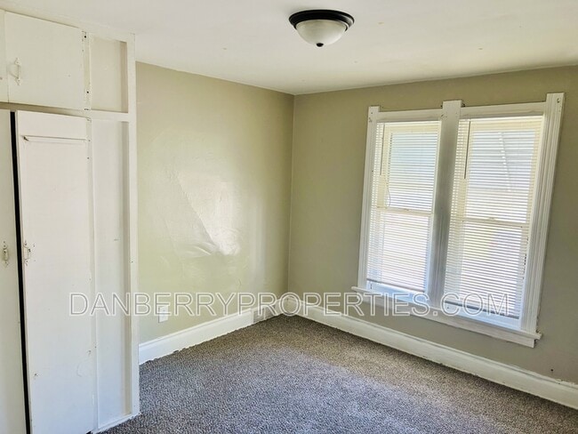 Photo - 457 Parker Ave Unit Upper