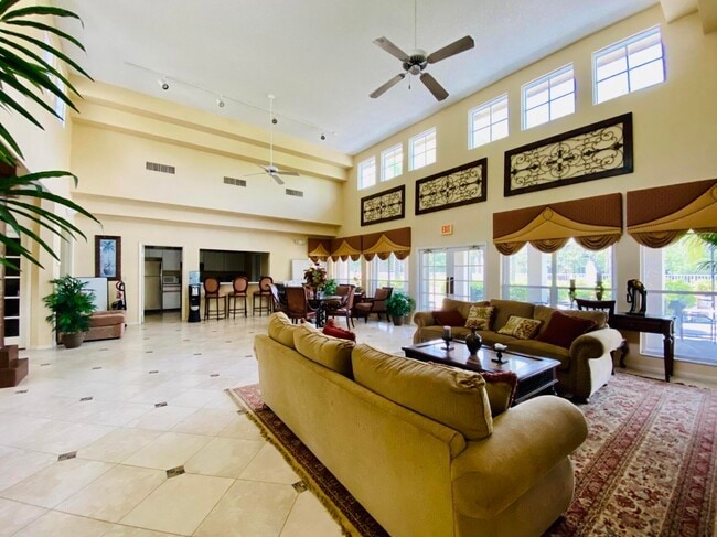 Building Photo - 9977 Westview Dr Unit 111