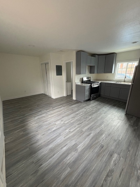 Building Photo - 10428 Somerset Blvd Rental