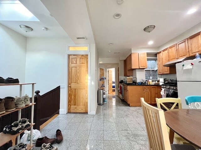 Building Photo - 179 Northampton St Unit 4