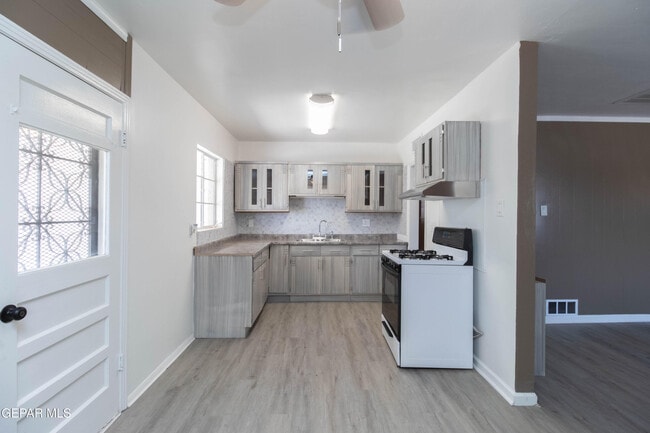 Photo - 321 Walsh Ln