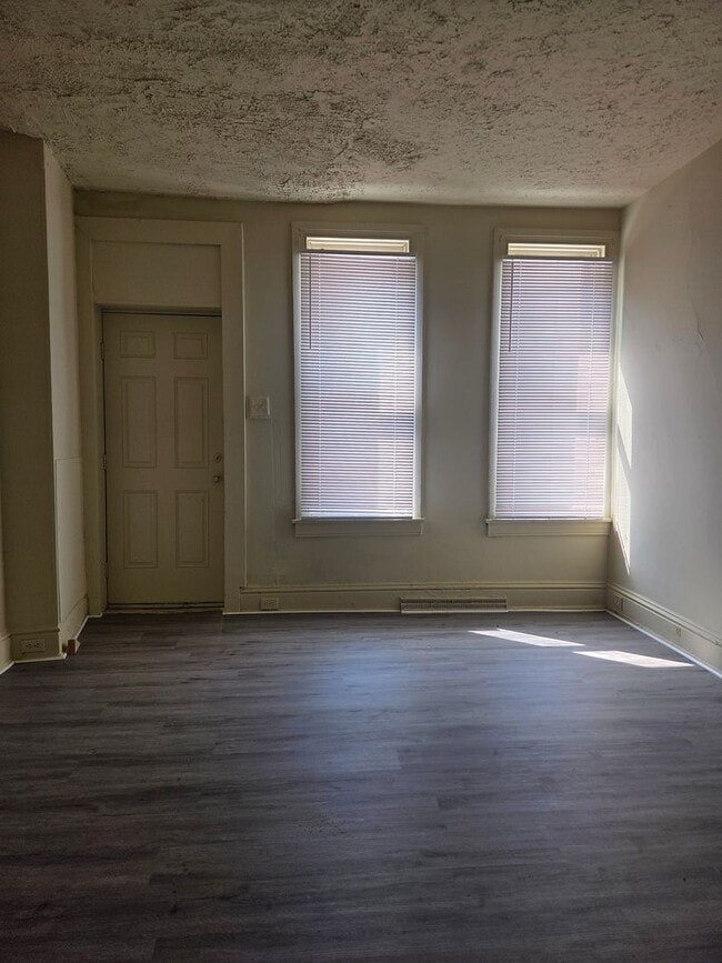 Photo - 459 Walnut St