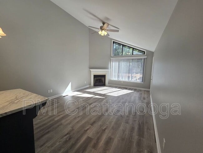 Photo - 3717 Crestview Pl