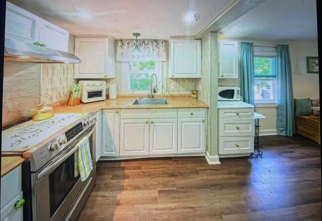 Building Photo - 336 SW 5th Ave