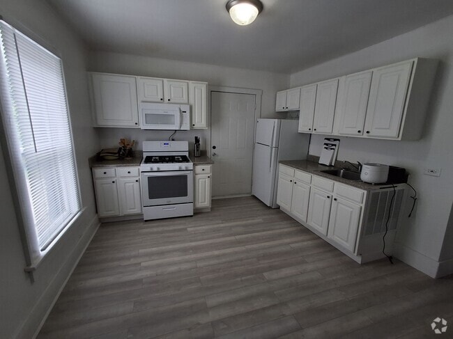 Building Photo - Castle Property Services Rental